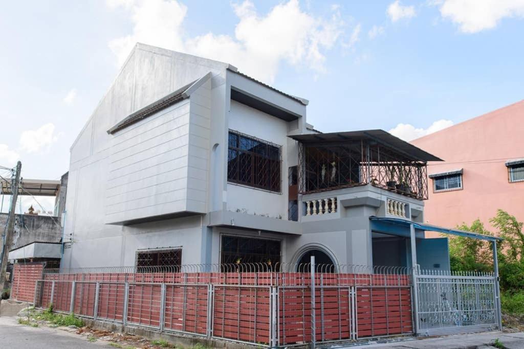 Bluebell House Hatyai - Cosy 3 Bedrooms For 10 Pax - 9 Mins Drive To Lee Grd Ban Kho Hong Exteriör bild